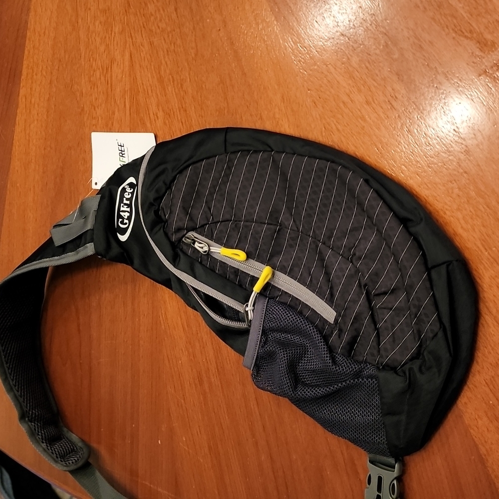 G4 Free sling backpack! NWT!